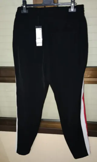 Pantalón vestir negro y rojo