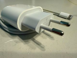 iPhone 12 mini Lila con custodia magnetica