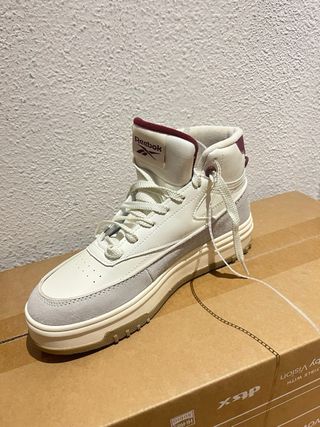 Zapatillas Reebok altas beige y blancas