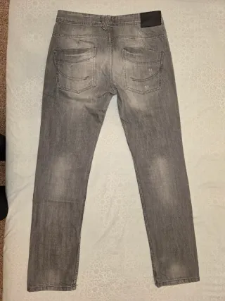 Vaqueros grises hombre talla 42 aprox.