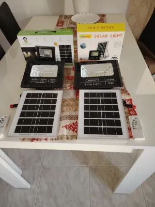 Coppia fari solari 100W e 200W