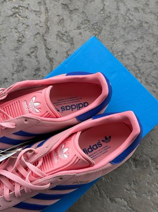 Adidas Gazelle rosas y azules