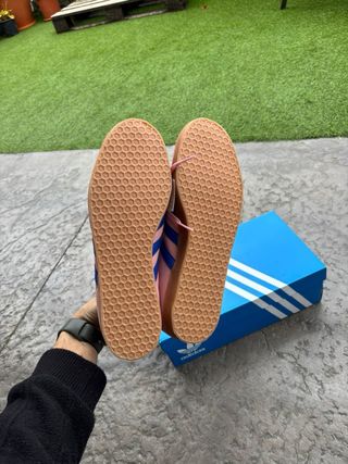 Adidas Gazelle rosas y azules