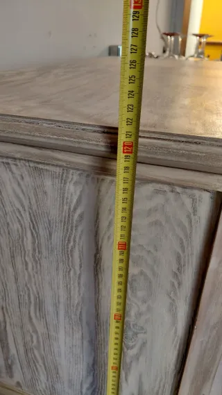 Vitrina de madera y cristal beige