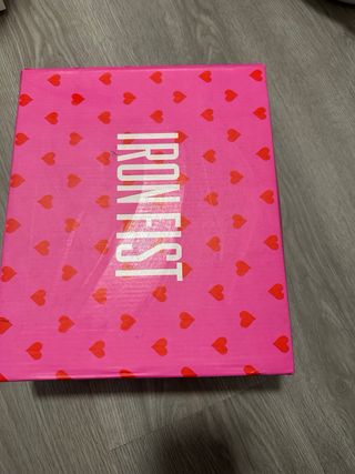 Zapatos tacón murciélago Iron Fist negros