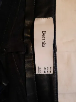 Pantalón efecto piel negro