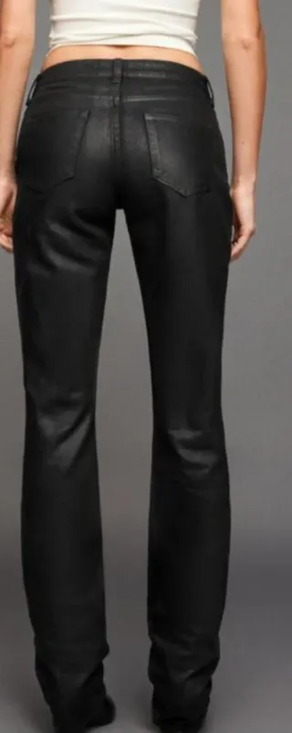 Pantalón efecto piel negro