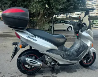 Suzuki Epicuro 150cc Maxiscooter