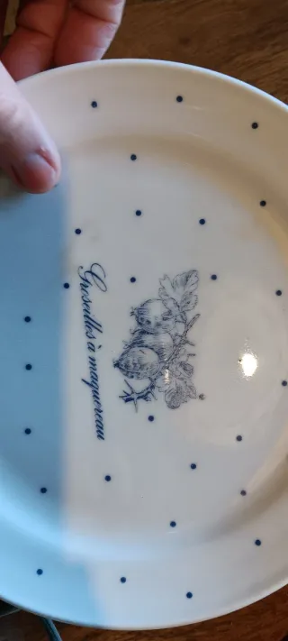 Juego de 7 platos de porcelana. Todos