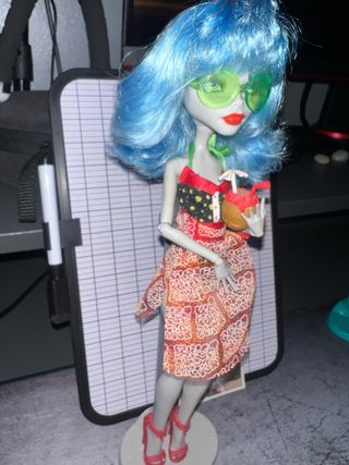Ghoulia Skull Shores G1  Monster High