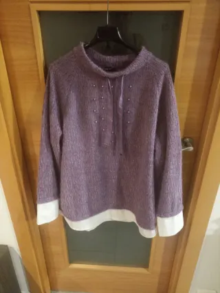 Blusa Morada con Detalles Perla y Cinta