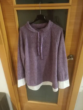 Blusa Morada con Detalles Perla y Cinta