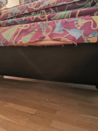 Sofá de tela multicolor, clásico