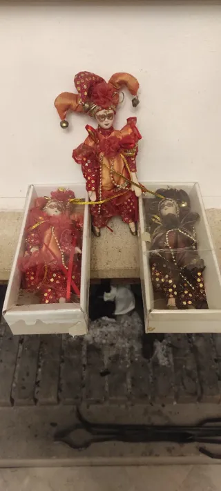 3 pupazzi Arlecchino Veneziano sono tre