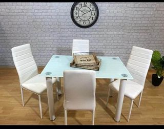 Pack Salón: Sofá, Mesa y 4 Sillas