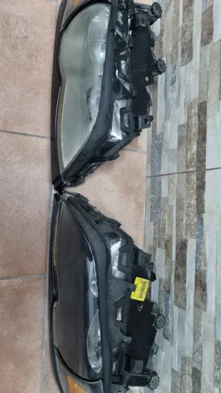 Juegos de faros BMW E46 320.330 año 2005