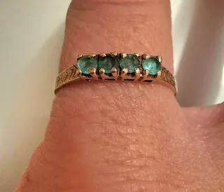 Anillo Oro 18k con Esmeraldas