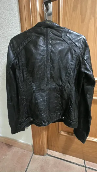 Chaqueta de cuero negra