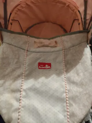 Cochecito de muñecas antiguo