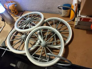 Cochecito de muñecas antiguo