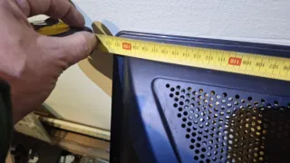 Tv grande vastante grande con soporte de pata