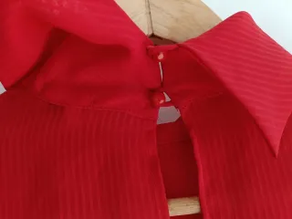 Blusa roja El Corte Inglés semitransparente