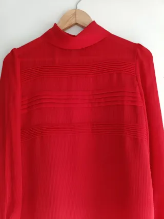 Blusa roja El Corte Inglés semitransparente