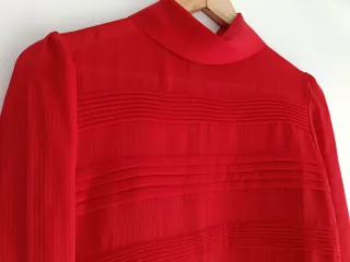 Blusa roja El Corte Inglés semitransparente