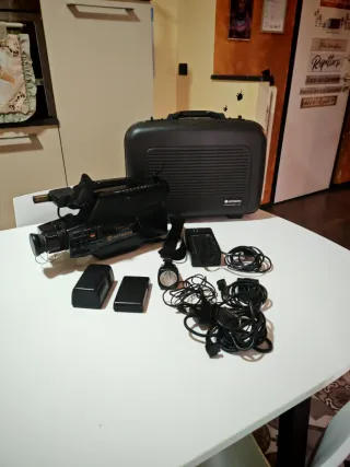 Videocamera Hitachi Vintage (DA TESTARE)