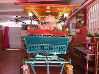 Carruaje madera y metal rociero.