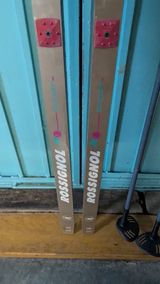Esquís Rossignol con bastones
