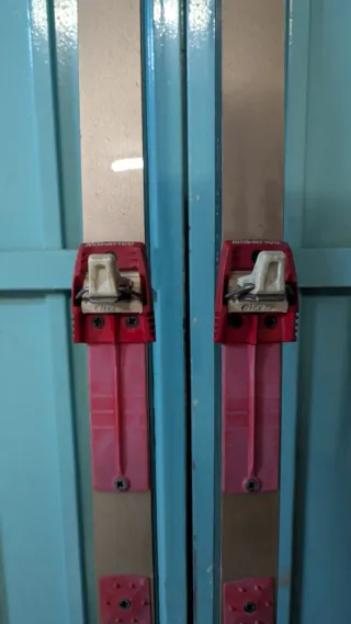 Esquís Rossignol con bastones