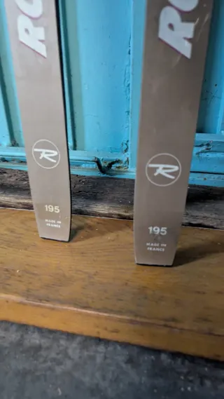 Esquís Rossignol con bastones