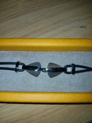 Pulsera Lotus Negra y Plateada Sin Estrenar