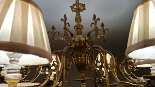 Lámpara de araña vintage dorada