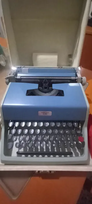 Máquina de escribir Olivetti azul mod."Luxe"