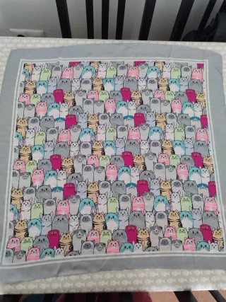 Pañuelo estampado gatitos multicolor