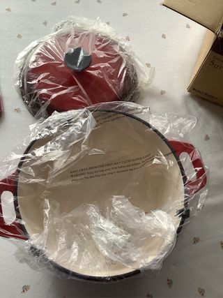 Cazuela de hierro roja 5QT sin estrenar