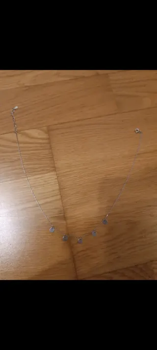 Collar de plata con colgantes redondos