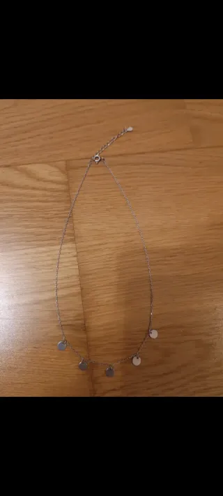 Collar de plata con colgantes redondos