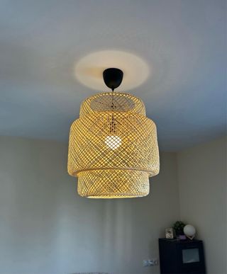 Lámpara SINNERLIG bambú hecha a mano