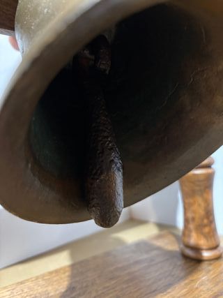 Campana antigua madera y metal convento