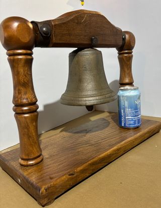 Campana antigua madera y metal convento