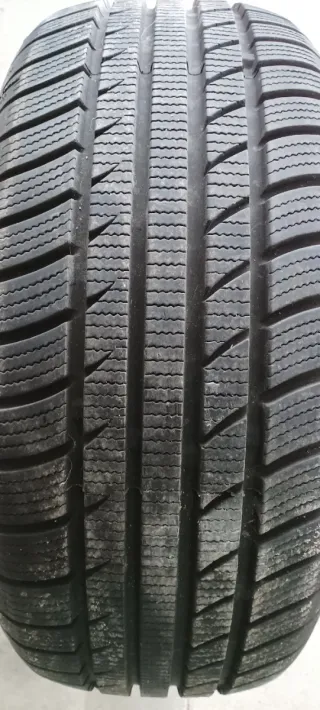 Neumático como nuevo DOT 10U AVDUHP 2618