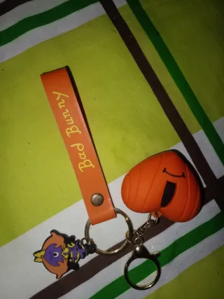 Llavero Bad Bunny Corazón y Figura