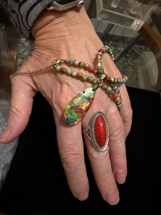 Conjunto anillo coral y collar de Jaspe Imperial