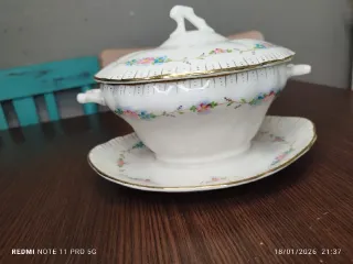 Salsera antigua de porcelana con flores