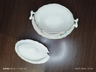 Salsera antigua de porcelana con flores