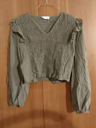 Blusa verde con volantes