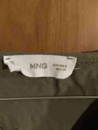 Blusa verde con volantes